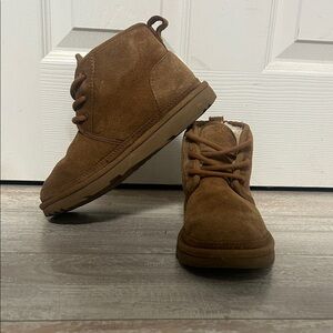 UGG Kids Neumal Boots. Size 2. Chestnut